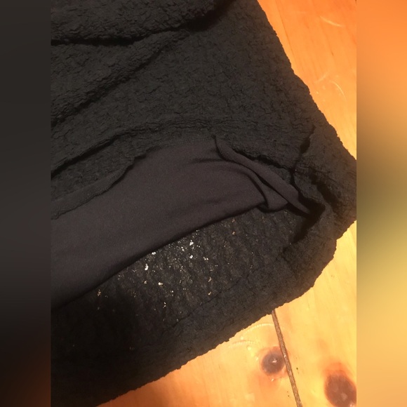 Leo & Nicale top, size Large, black. - Picture 5 of 5